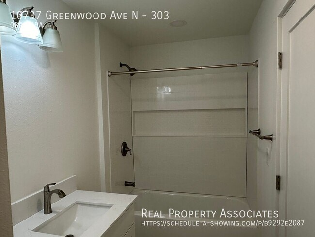 Foto del edificio - 10737 Greenwood Ave N