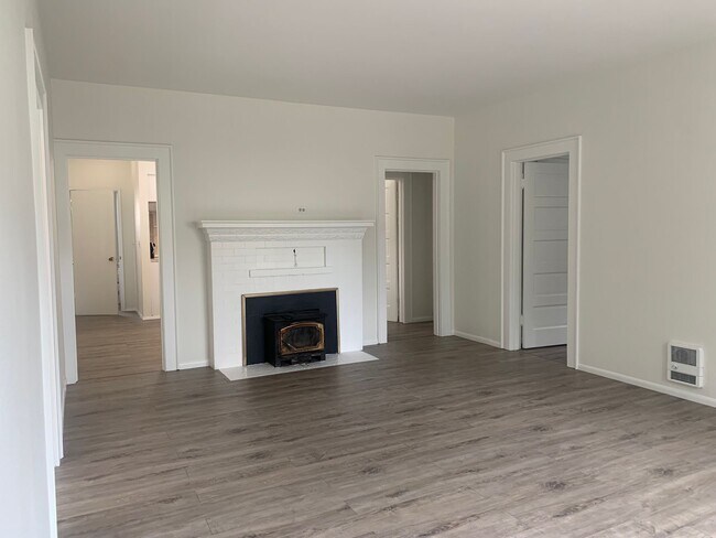 Foto del edificio - 3007 44th Ave SW