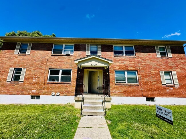 Building Photo - 4700 Walnut Grove Ave