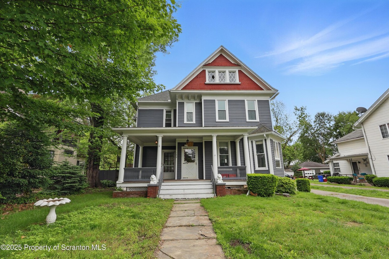 Primary Photo - 1638 Sanderson Ave