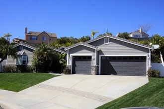 Building Photo - 832 Legacy Dr