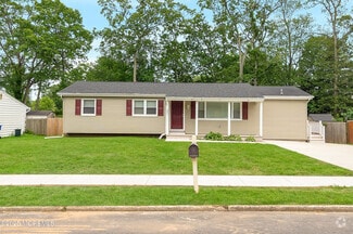 Building Photo - 895 Raleigh Dr