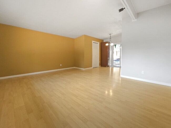 Foto del edificio - Bright Rambler in Prime Location