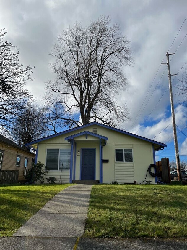 Primary Photo - 2 Bedroom 1 Bath Large Fenced Yard! Sunnyl...