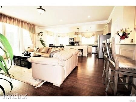 Building Photo - 4 br, 5 bath House - 106 W Le Roy Ave