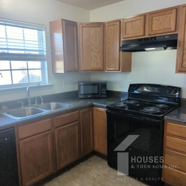 Foto del edificio - 18 Whitethorn Ln