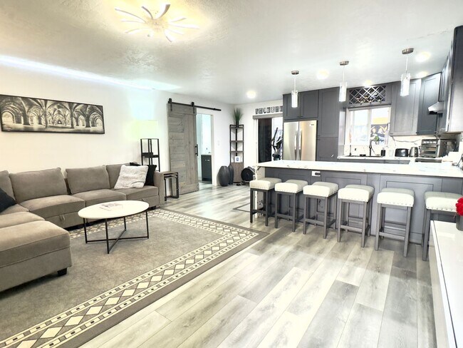 Foto del edificio - Upgraded One-Bedroom in Kensington