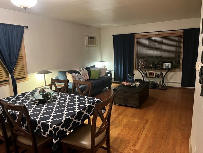 Foto del edificio - 2428 N 75th Ct