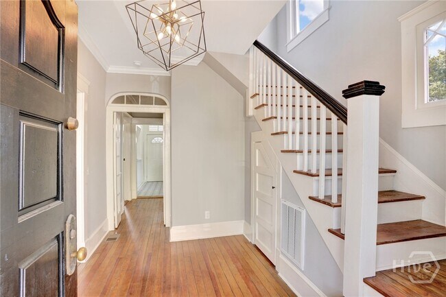 Building Photo - 115 W 34th St