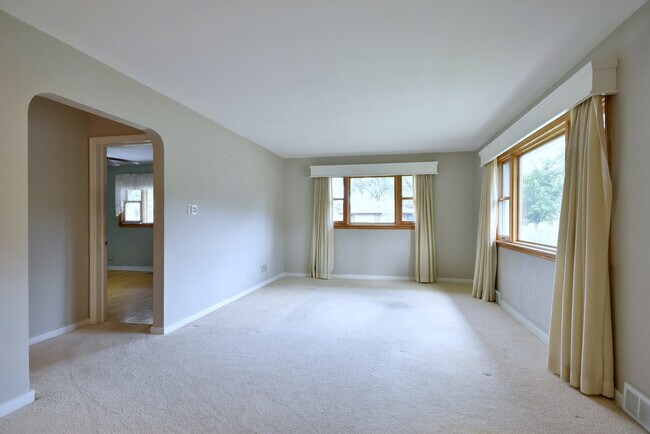 Building Photo - 415 Niagara Ave