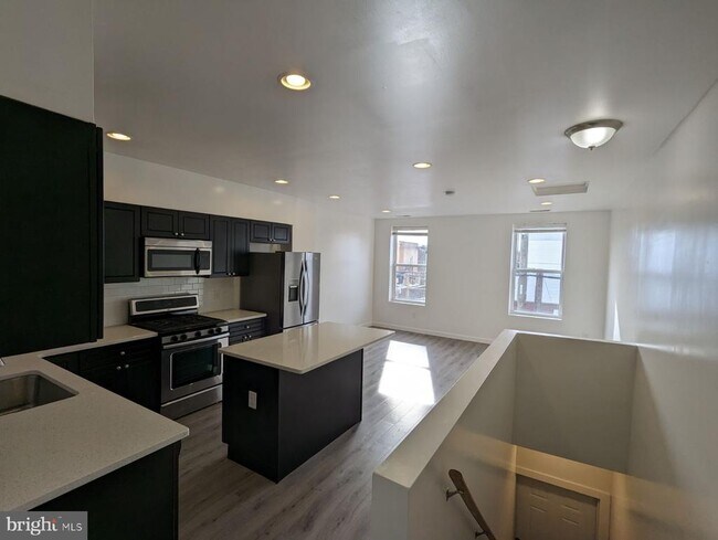 Building Photo - 1735 McKean St