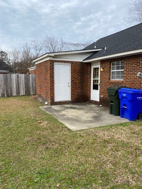 Back Patio - 4101 Bridge Ct