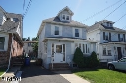 Building Photo - 834 Summit St
