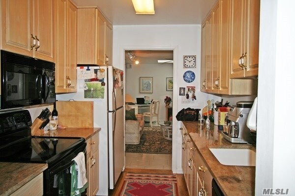 Building Photo - 13 Brittany Ln