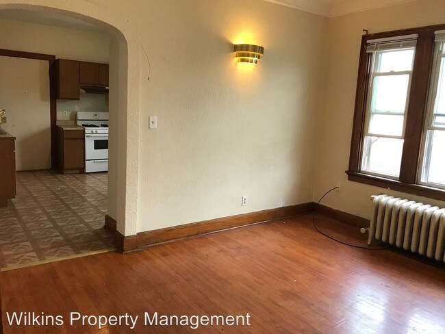 Building Photo - 421-425 W Washington St