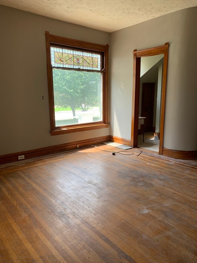 Large picture window in living room. - 2604 Harris Ave