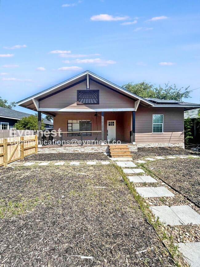 Foto del edificio - 207 University Ave.