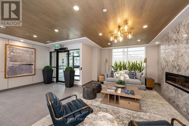 Building Photo - 4286 King St E