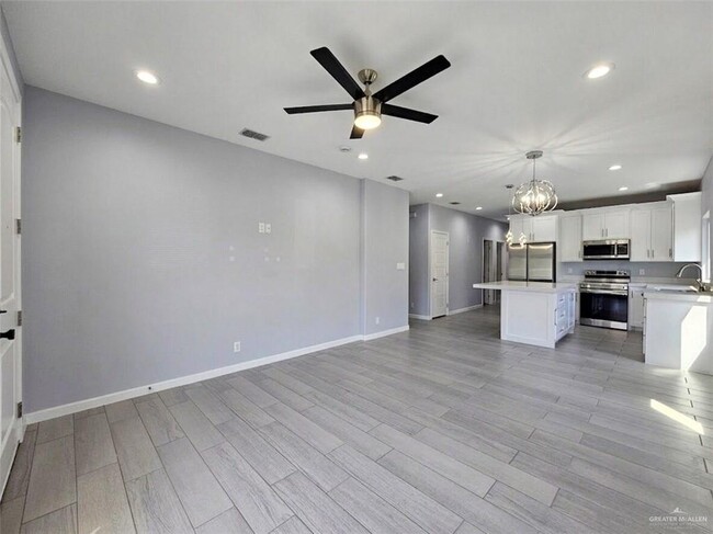 Building Photo - 17 Saketa Ln