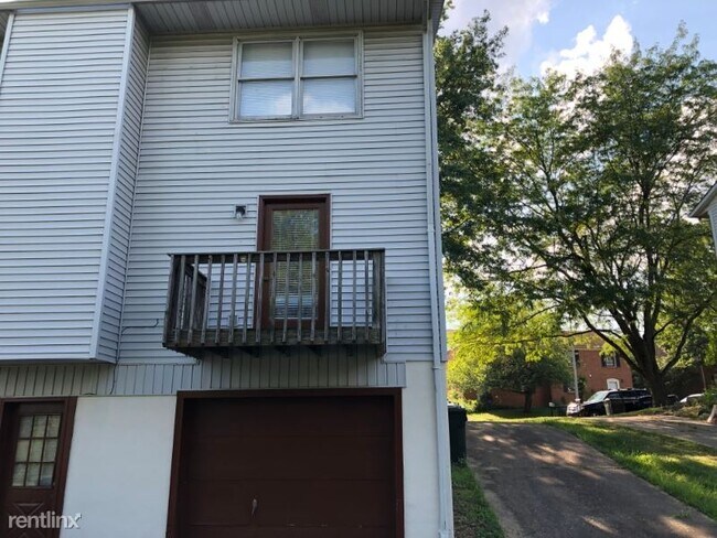 Foto del edificio - 2 br, 2.5 bath Townhome - 3132 High Ridge Dr