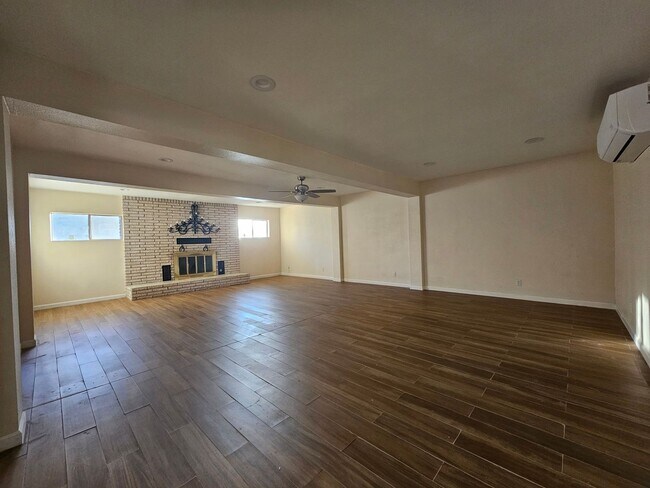 Building Photo - 9500 Album