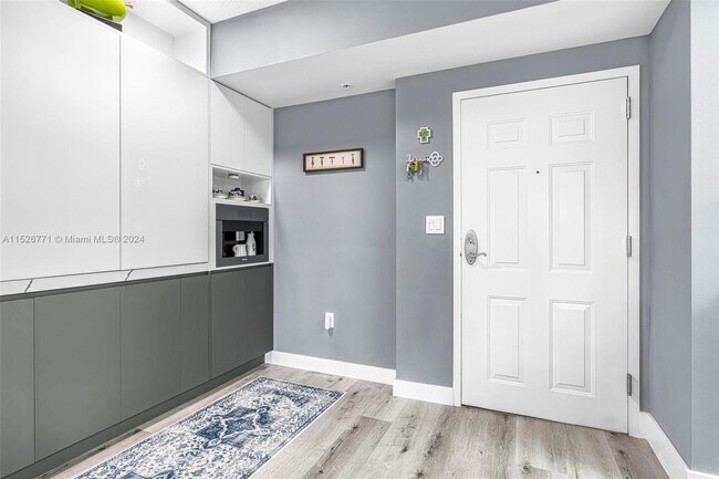 Building Photo - 2000 N Bayshore Dr