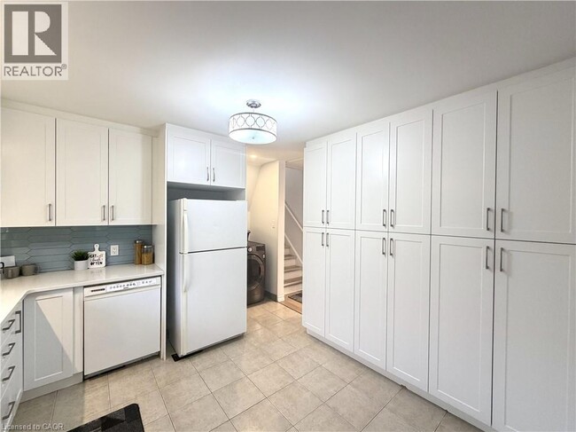 Building Photo - 15 Duncairn Ave