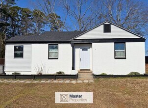 Building Photo - 27 Ridgeway Dr