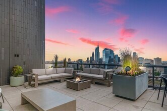 Building Photo - Vue32