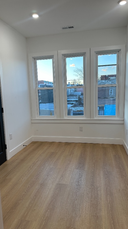 Primary Photo - 3327 N American St