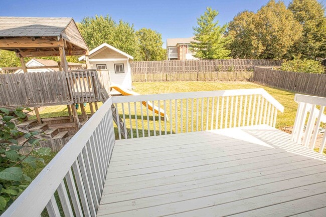 Building Photo - 15835 Hawthorn Dr