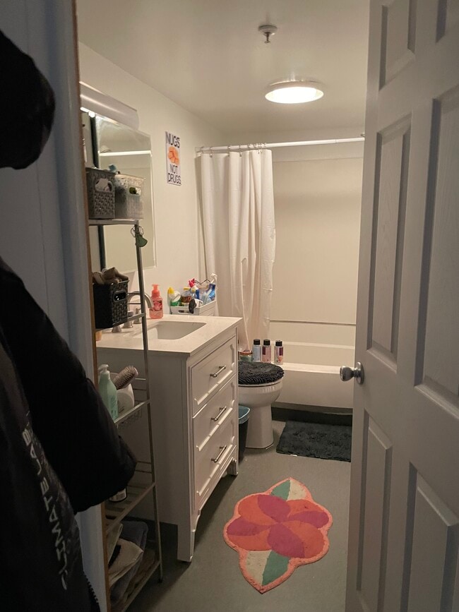 Building Photo - 120 Oak Ave