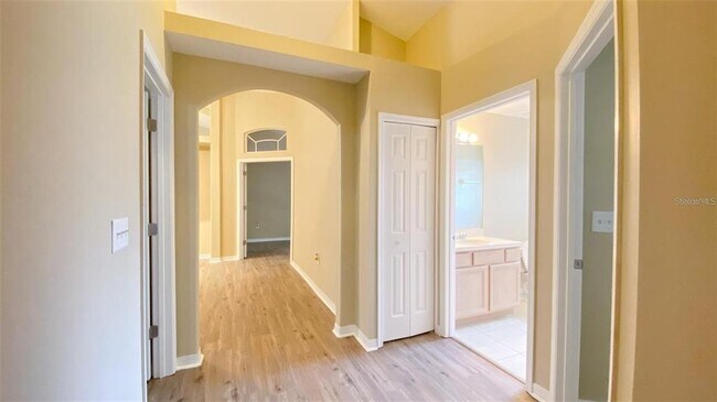 Foto del edificio - 140 Cedarpark Ln