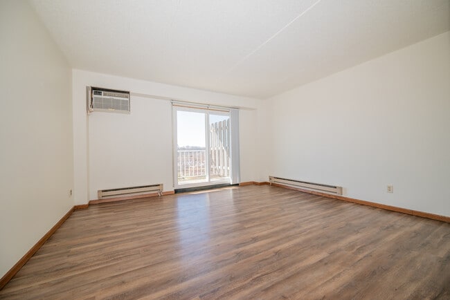 Building Photo - Riverview Tower Apartments