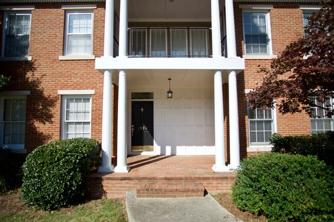 Foto del edificio - Dunwoody Living at Its Best – Spacious 4BR...