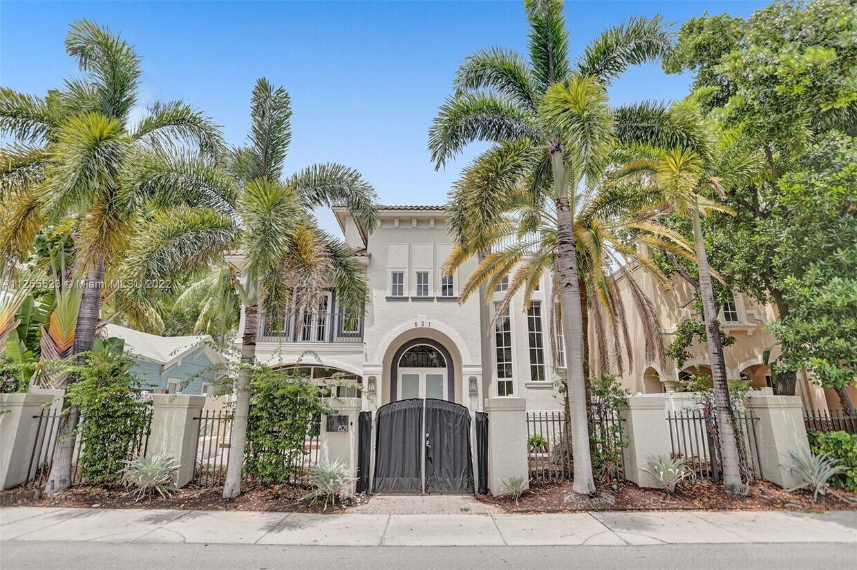 Foto principal - 821 SE 2nd Ct