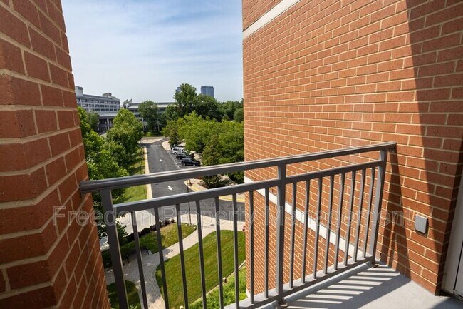 Foto del edificio - 11760 Sunrise Valley Dr