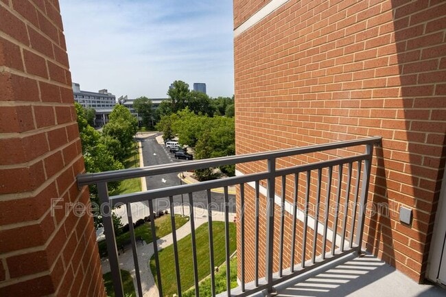 Building Photo - 11760 Sunrise Valley Dr