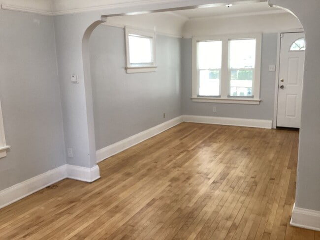 Building Photo - 2 BR Single Family in West Allis