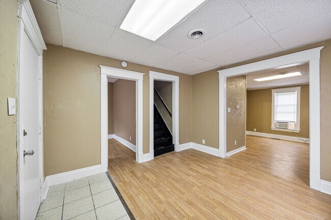 Foto del edificio - 744 Diamond Ave