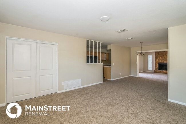 Building Photo - 5027 McManus Dr