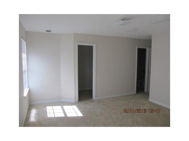 Foto del edificio - Large 2 Story Townhome with Garage in Decatur