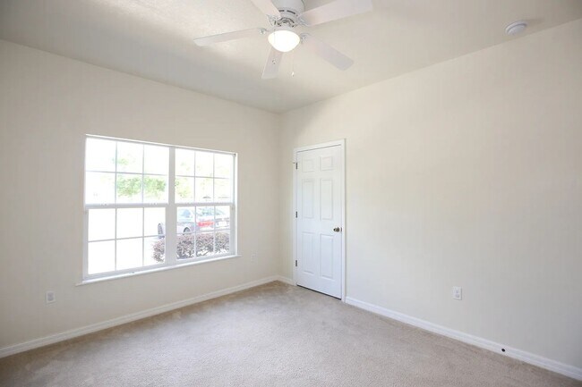 Building Photo - Spacious 2 Bed / 2 Bath Townhome in Eagle ...