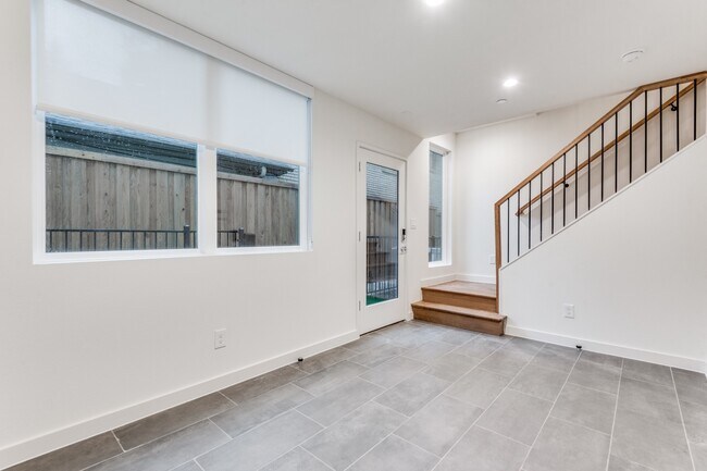 Building Photo - 1 bedroom with office and yard in beautiful Lakewood!