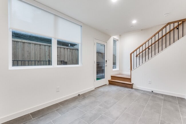 Foto del edificio - 1 bedroom with office and yard in beautiful Lakewood!