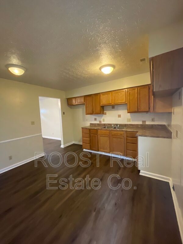 Building Photo - 641 Siebert St.