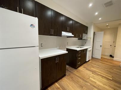 Photo du bâtiment - 710 Spadina Ave.