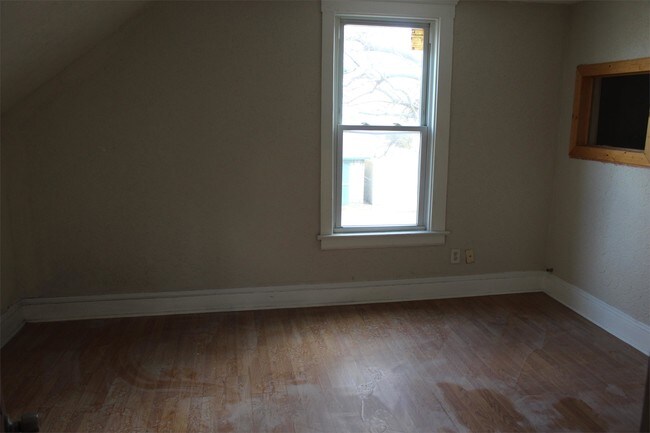 Foto del edificio - 3064 Seymour Ave