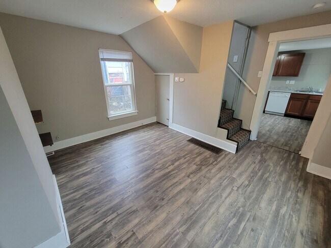 Building Photo - 626 Ross Ave 2BR/1BA (Hamilton)