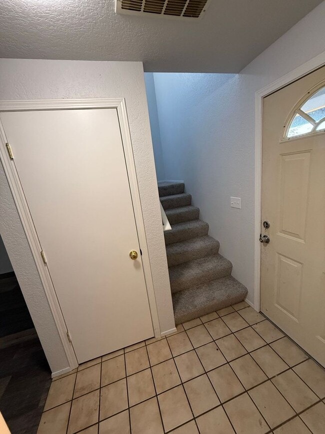 Building Photo - Cozy 3 bedroom Duplex in Berry Valley Estates